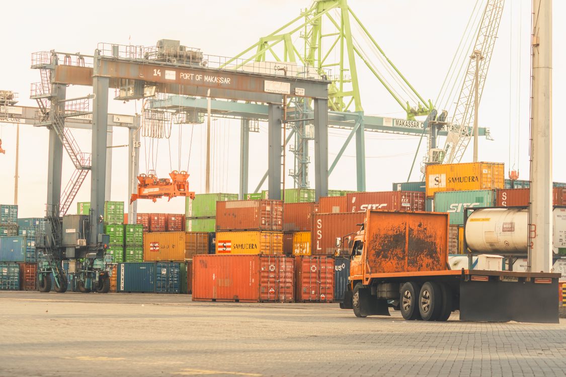 Express Route Track global logistics operations